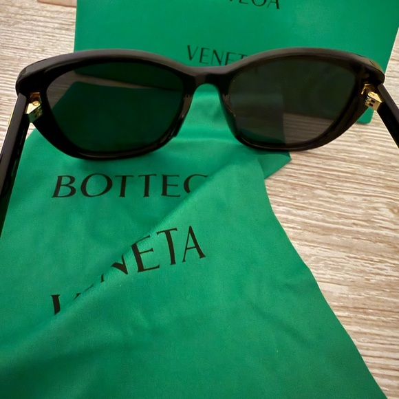 Bottega Veneta Dark Frame Sunglasses - Picture 6 of 10